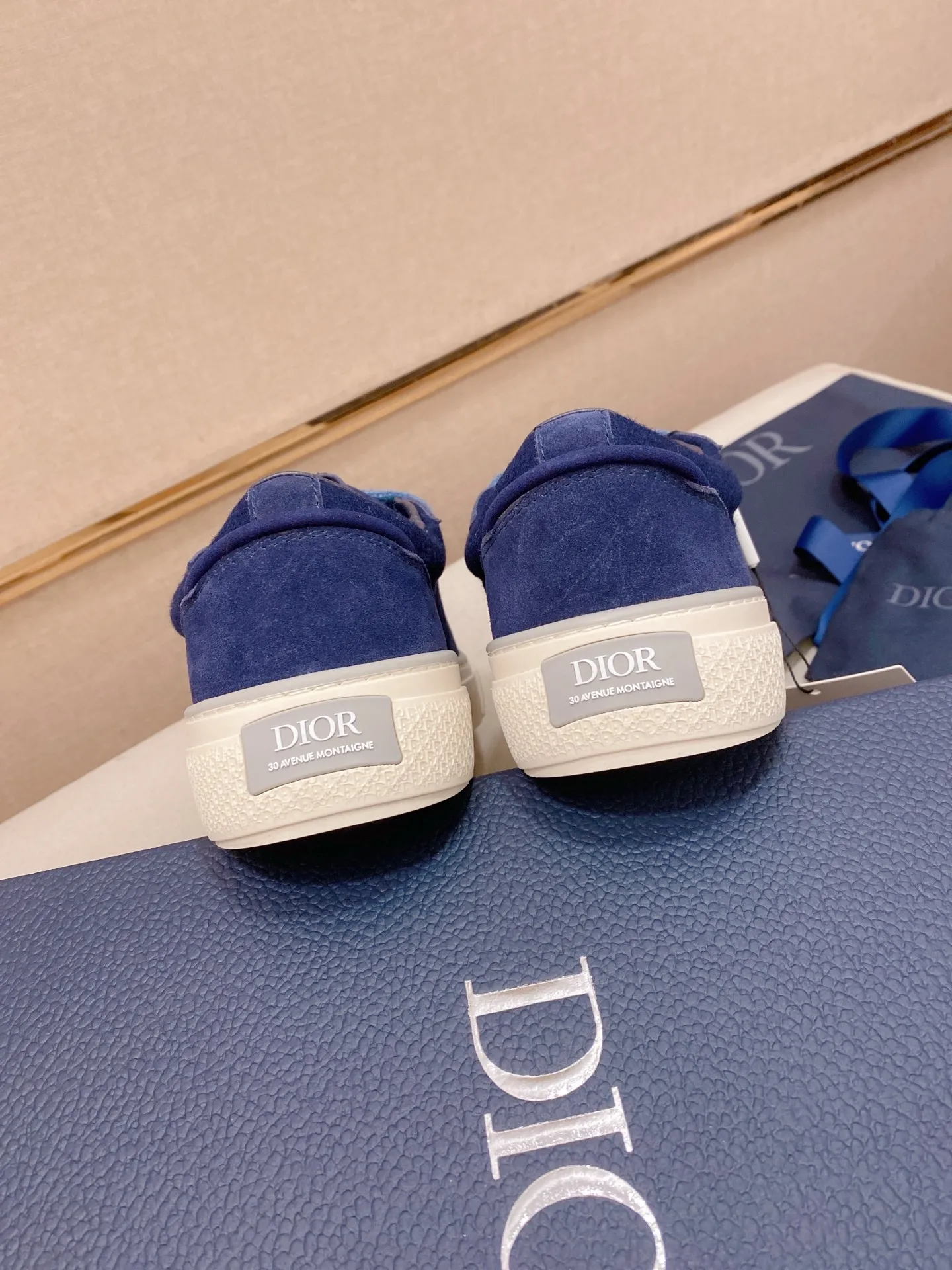 Factory price: 300 Men's shoes 💰[Dior·Dior] Top 🔍Couple style 💏🔍New casual sports style couple shoes, new four-season design, perfect workmanship, lace-up lazy style to create cabinet quality, upper: imported first-layer cowhide, sheepskin lining is soft and comfortable, ultra-light TPU wear-resistant outsole, simple, versatile fashion men's shoes, excellent color code number 35--44
